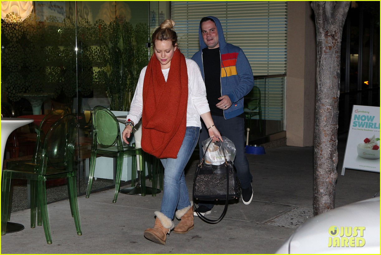 Hilary Duff: Mark Wahlberg's a 'Good Looking Man!': Photo 2652992