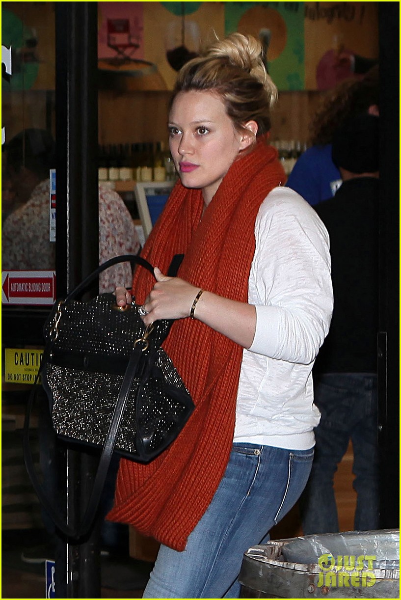 Hilary Duff: Mark Wahlberg's a 'Good Looking Man!': Photo 2652993