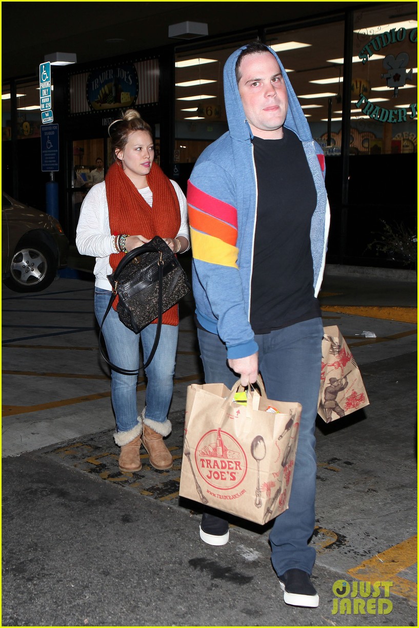 Hilary Duff: Mark Wahlberg's a 'Good Looking Man!': Photo 2652994