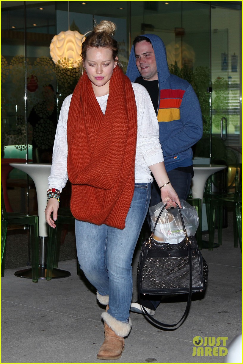 Hilary Duff: Mark Wahlberg's a 'Good Looking Man!': Photo 2652995