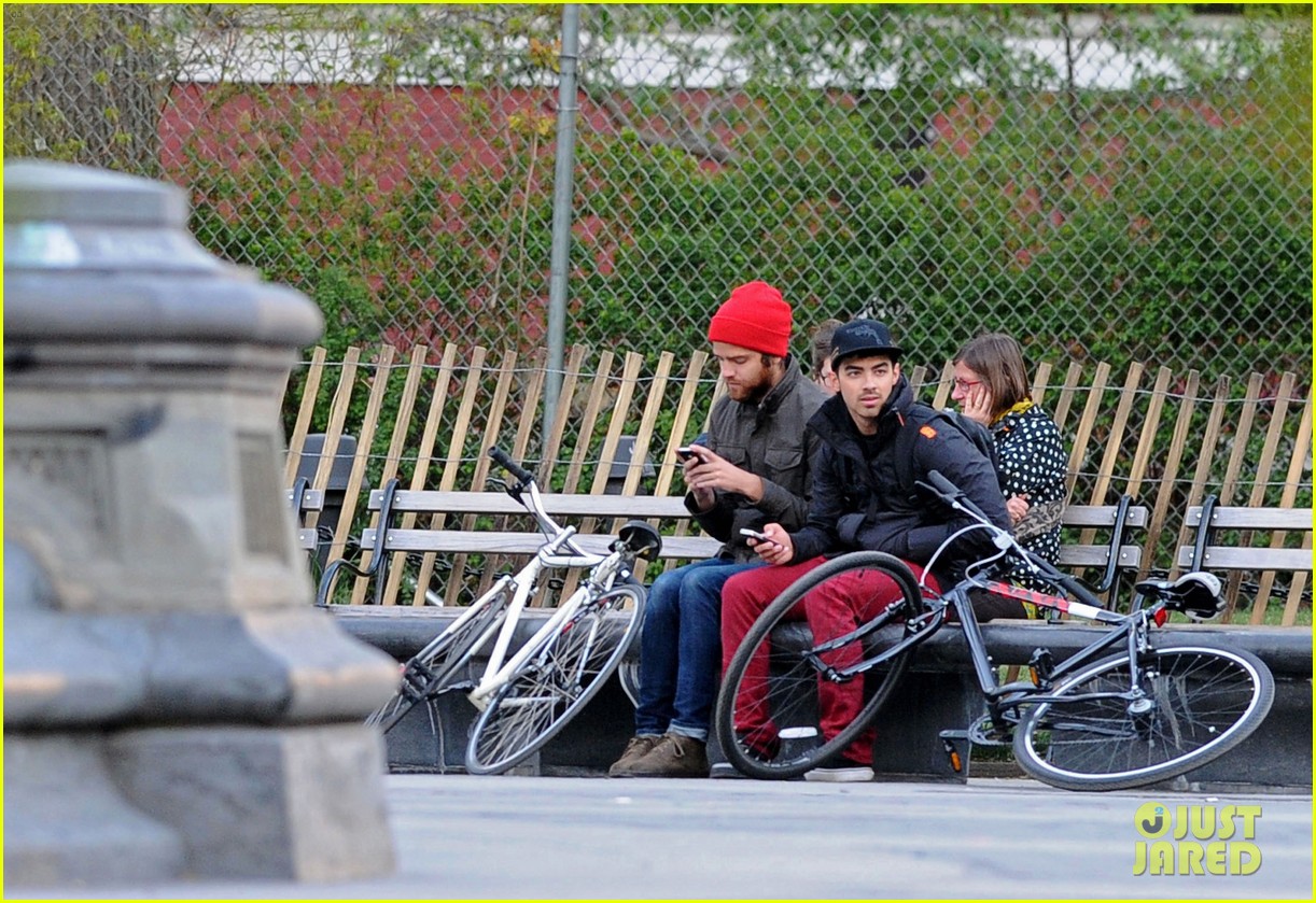 Joe Jonas Checks Out Trayvon Martin Protest: Photo 2648609 | Joe Jonas