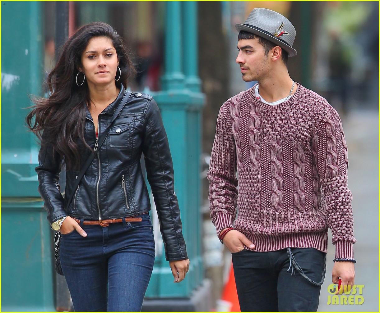 Joe Jonas NYC with New Girlfriend? Photo 2647722 Joe Jonas Photos