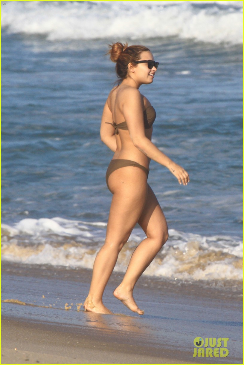 Demi Lovato Body Shape - At the Ocean