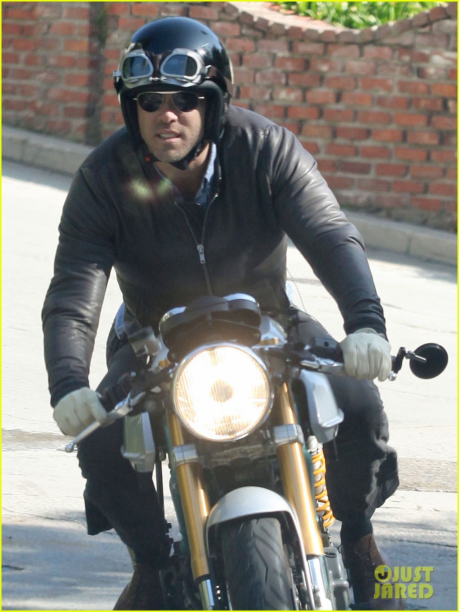 ryan reynolds bike