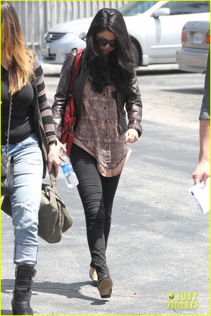 Photo: selena gomez ryan seacrest foundation 05 | Photo 2651485 | Just