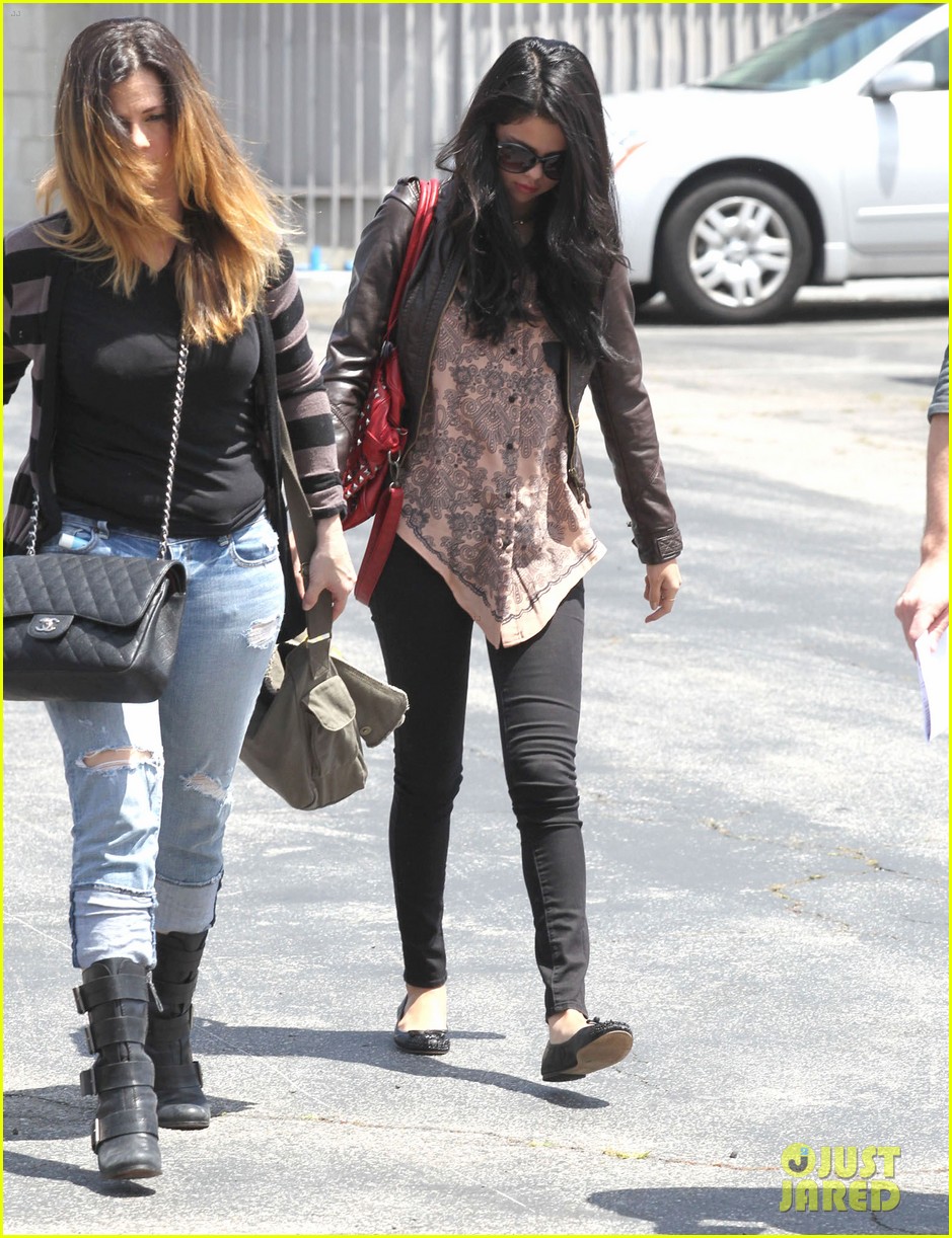 Photo: selena gomez ryan seacrest foundation 10 | Photo 2651490 | Just