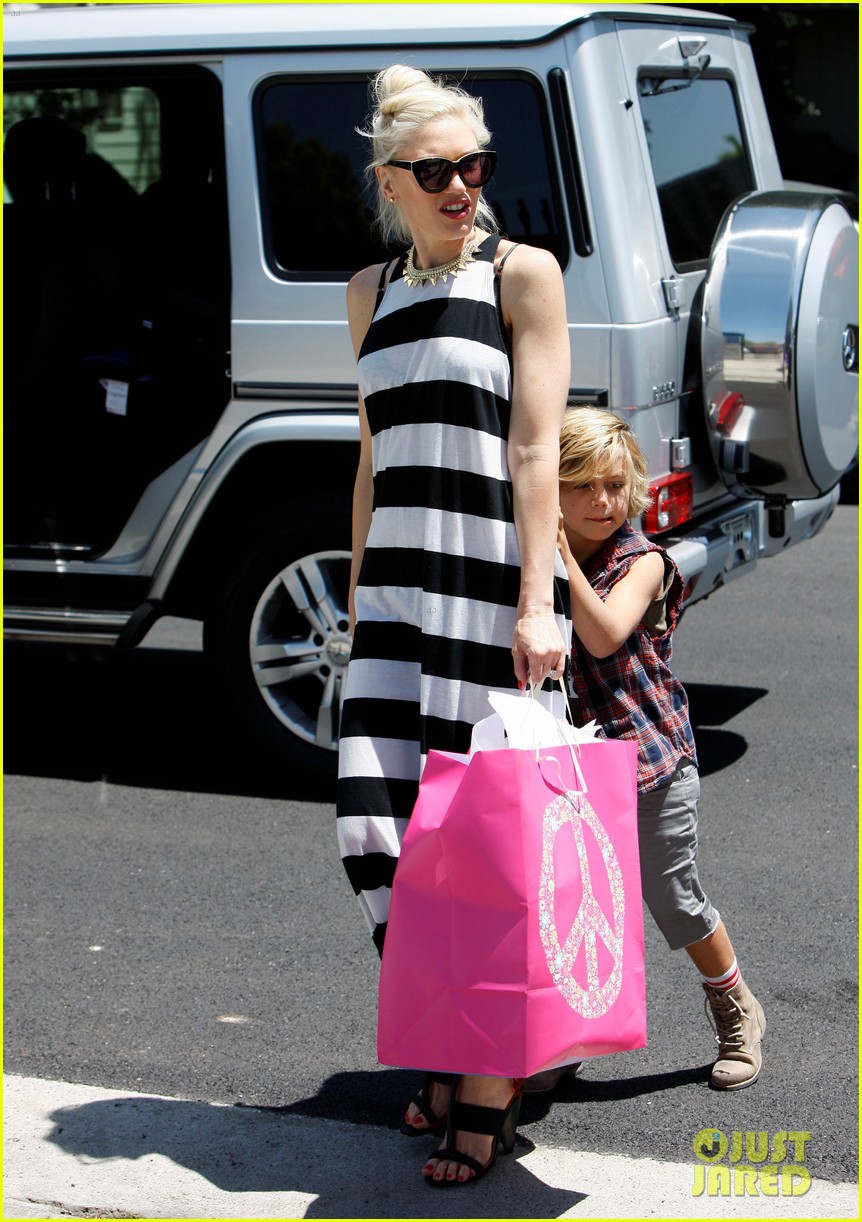 Gwen Stefani: Birthday Party with Kingston & Zuma: Photo 2655282