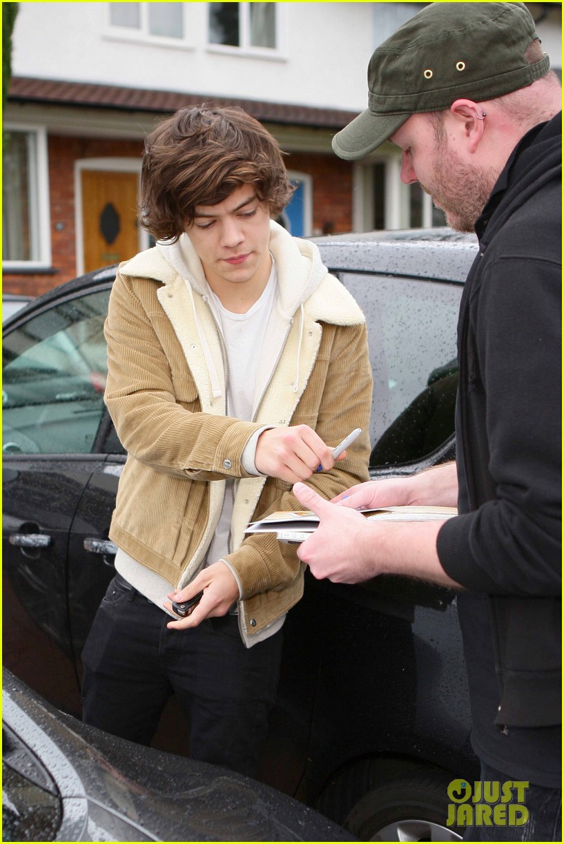 Harry Styles Flew The Coupe: Photo 2654393 | Photos | Just Jared ...