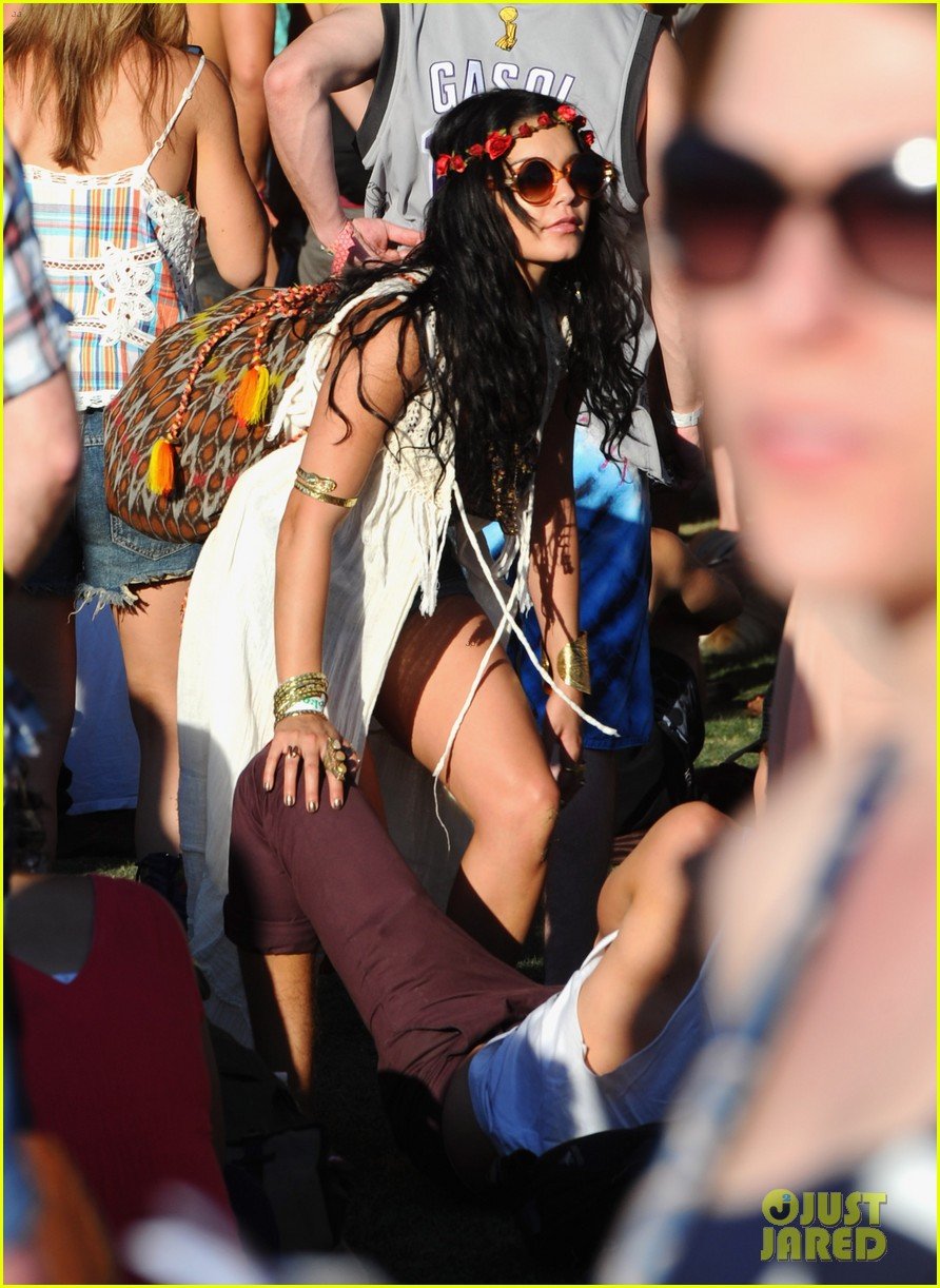 Vanessa Hudgens & Austin Butler Coachella Day Three! Photo 2649456
