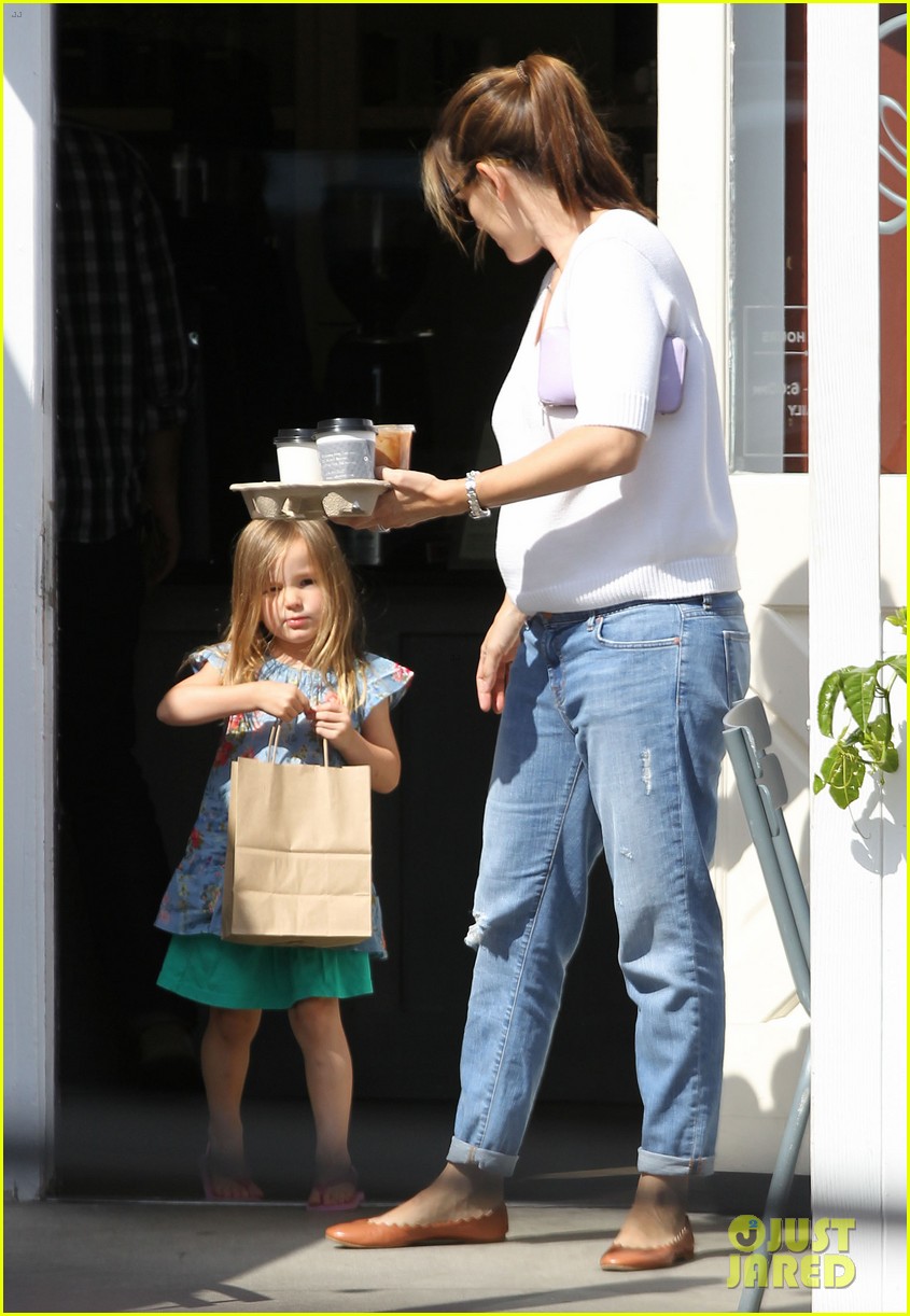 Jennifer Garner: Piggyback Ride for Seraphina!: Photo 2666561 | Ben