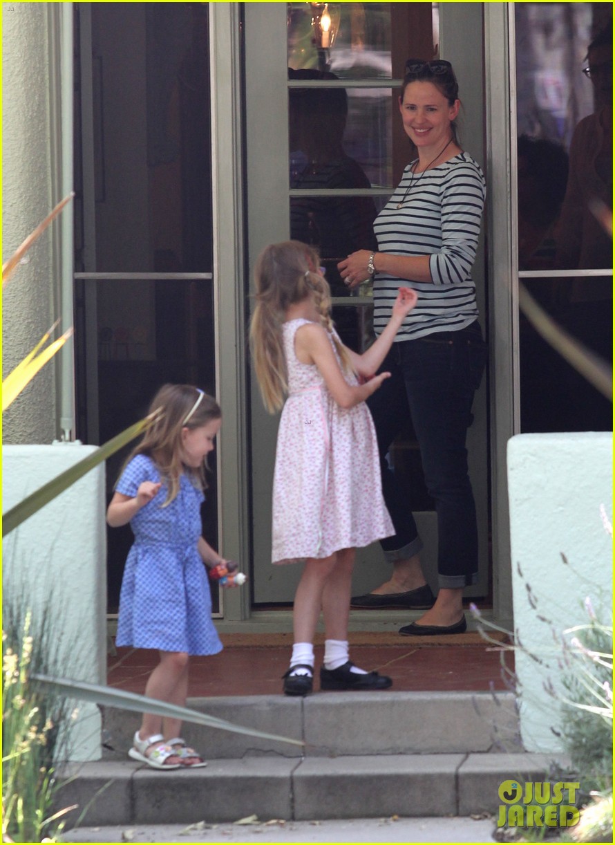 Jennifer Garner Pasadena Playtime with the Girls! Photo 2664285 Ben(02)