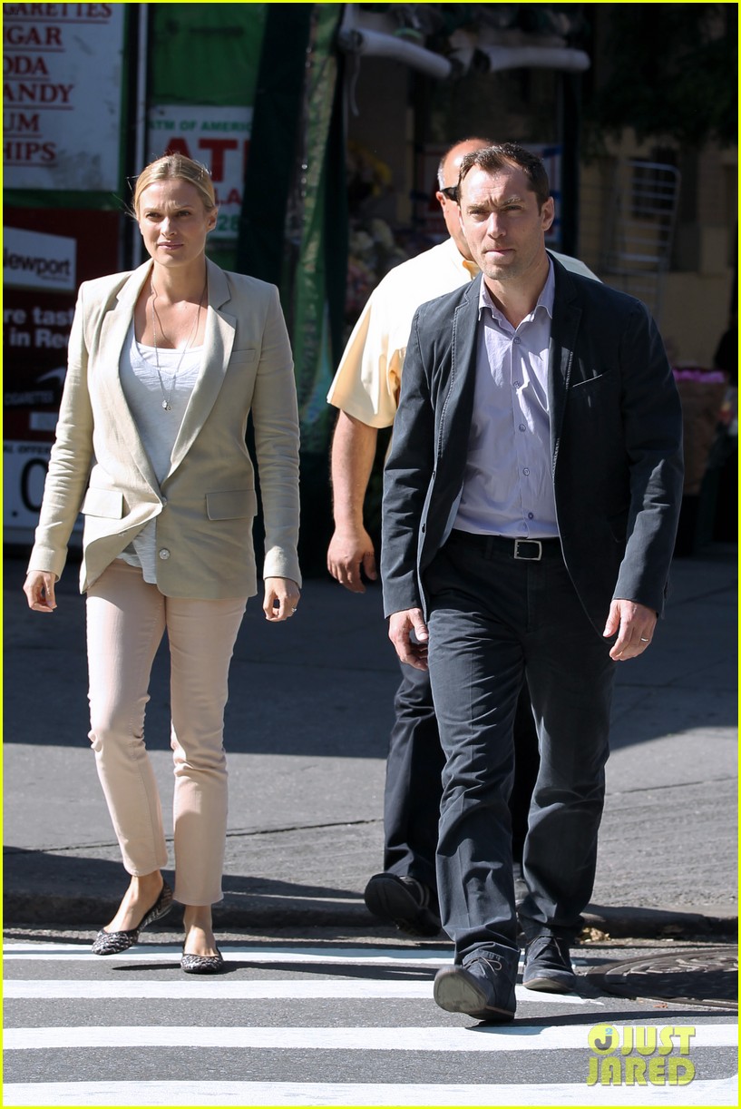 Jude Law 'Bitter Pill' Set with Vinnessa Shaw! Photo 2664044 Jude