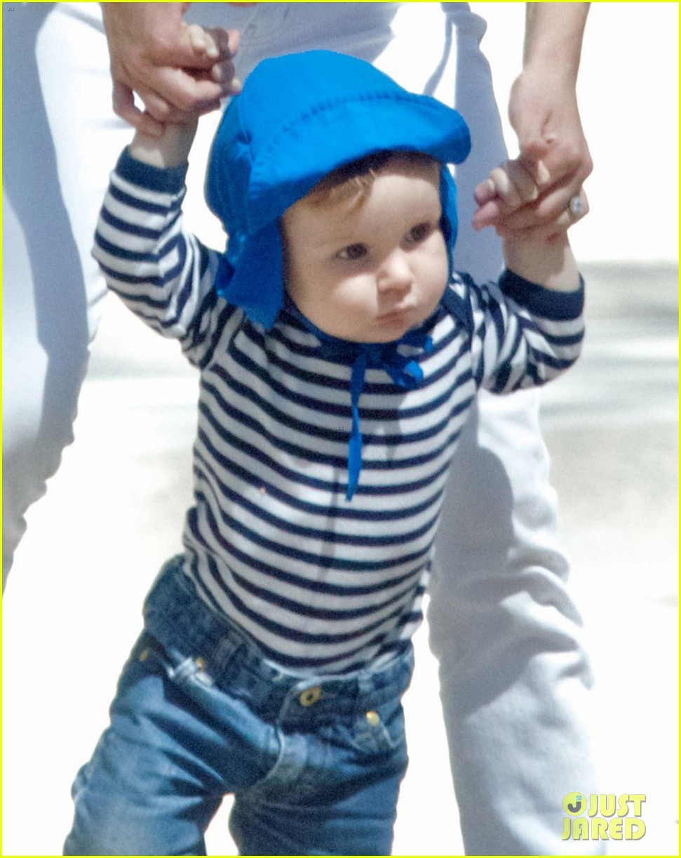 Natalie Portman Park Playtime with Aleph! Photo 2666539 Aleph(01)