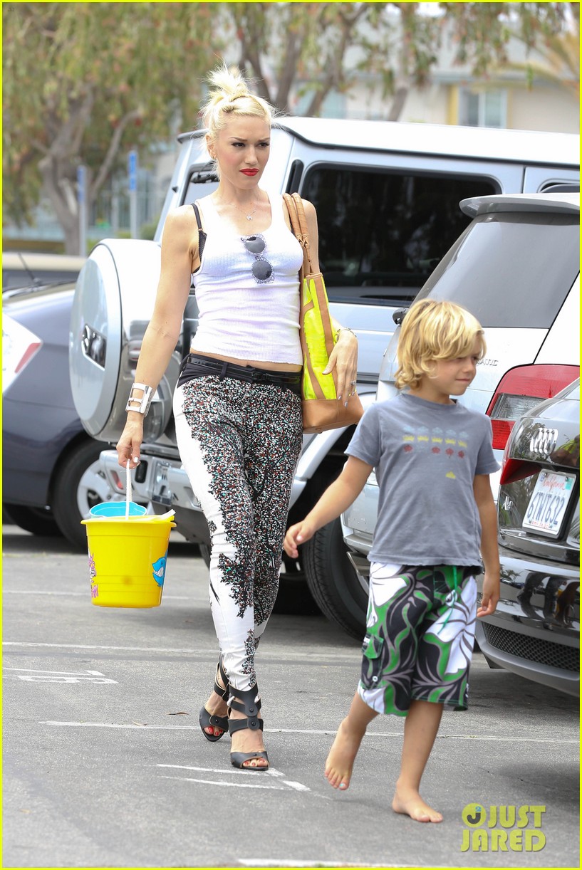 Gwen Stefani: Beach Day with the Boys: Photo 2664666 | Celebrity Babies