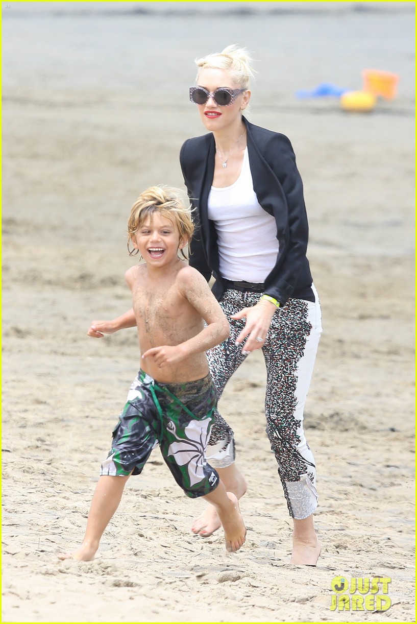 Gwen Stefani: Beach Day with the Boys: Photo 2664674 | Celebrity Babies