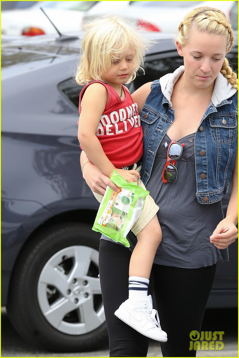 Gwen Stefani: Beach Day with the Boys: Photo 2664677 | Celebrity Babies