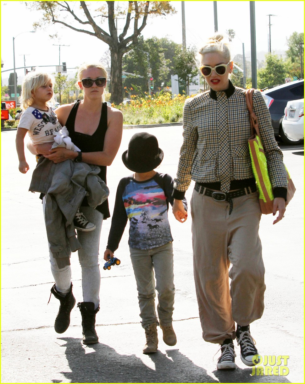 Gwen Stefani Underwood Family Farms for Kingston! Photo 2667461(02)