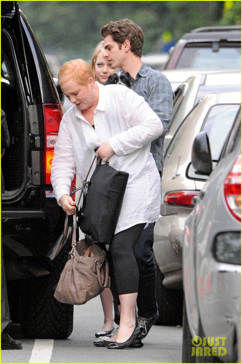 Andrew Garfield Mother's Day with Emma Stone's Mom! Photo 2661754