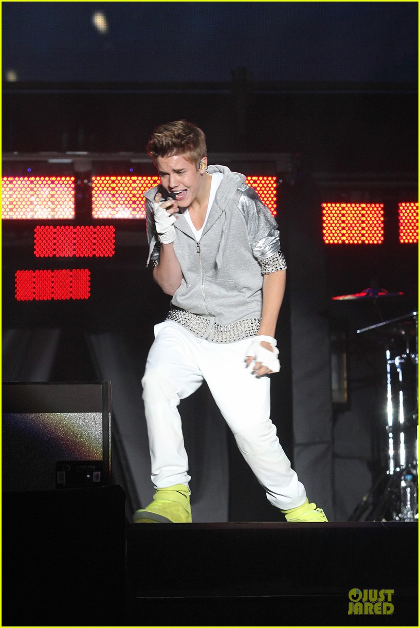 Justin Bieber & Nicki Minaj's 'Beauty & A Beat' First Listen! Photo 2674066 Drake, First Justin Bieber & Nicki Minaj's 'Beauty & A Beat' First Listen! Photo 2674066 Drake, First