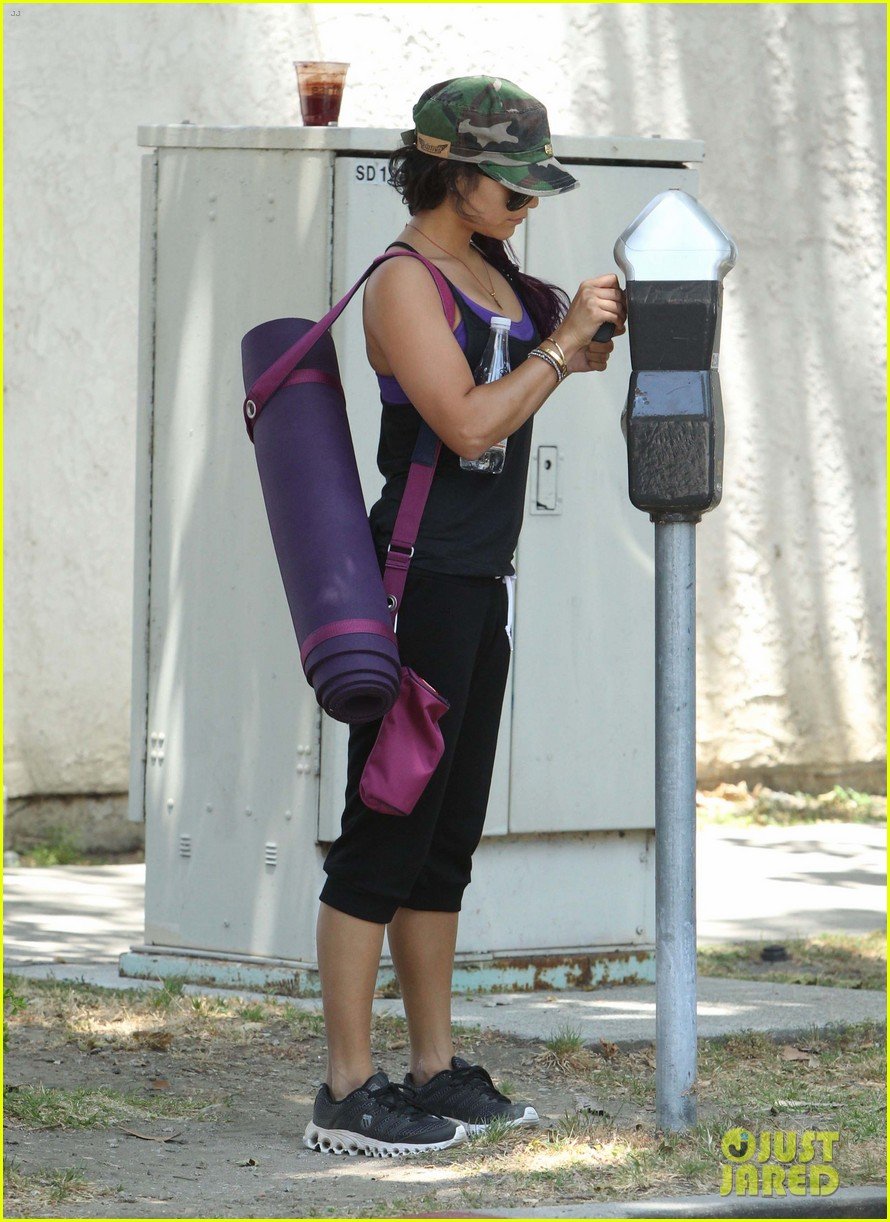 Vanessa Hudgens: Pilates Workout Day!: Photo 2677272 | Vanessa Hudgens