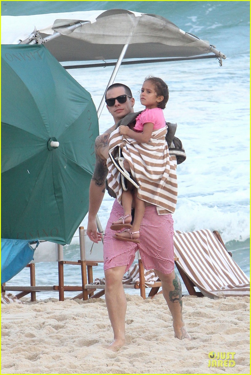 Jennifer Lopez & Casper Smart Rio Beach with Twins! Photo 2679749