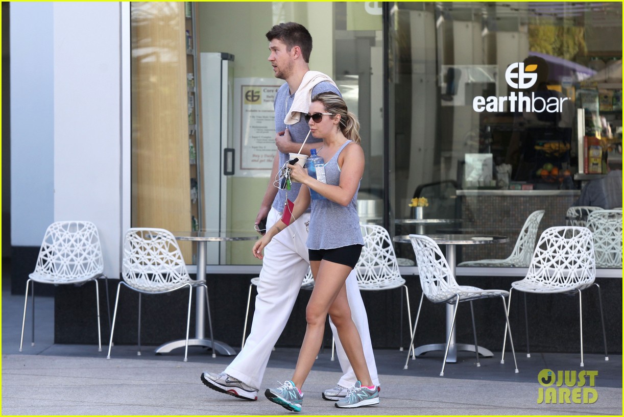 Ashley Tisdale Is 'So Lucky to Have Such an Amazing Dad': Photo 2676527