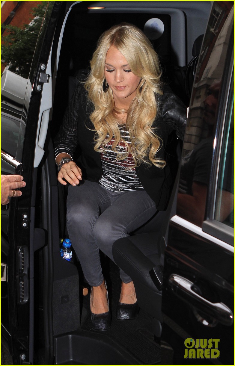 Carrie Underwood Is 'Loving London!' Photo 2677001 Carrie Underwood
