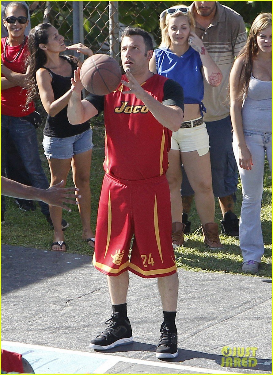 Ben Affleck 'Runner, Runner' Basketball! Photo 2691107 Ben Affleck