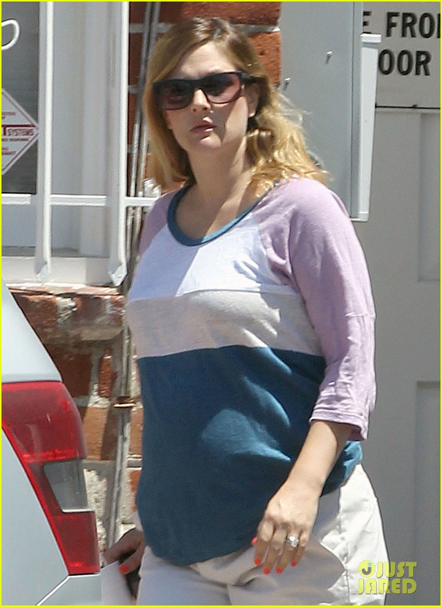 Drew Barrymore Nail Salon Baby Bump! Photo 2685249 Drew Barrymore(02)