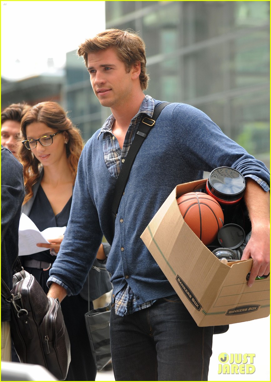 Miley Cyrus Visits Liam Hemsworth on 'Paranoia' Set! Photo 2690286