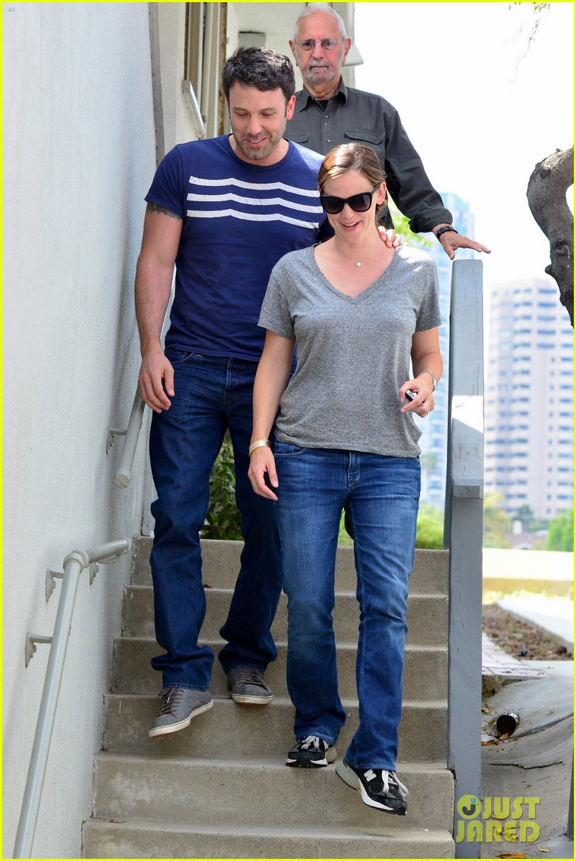 Jennifer Garner & Ben Affleck Santa Monica Smiles! Photo 2683033