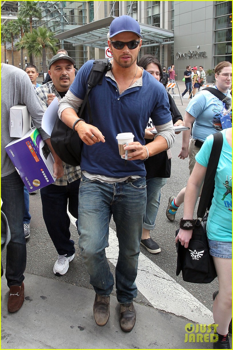Kellan Lutz: Comic-Con Stroll: Photo 2687162 | Kellan Lutz Photos