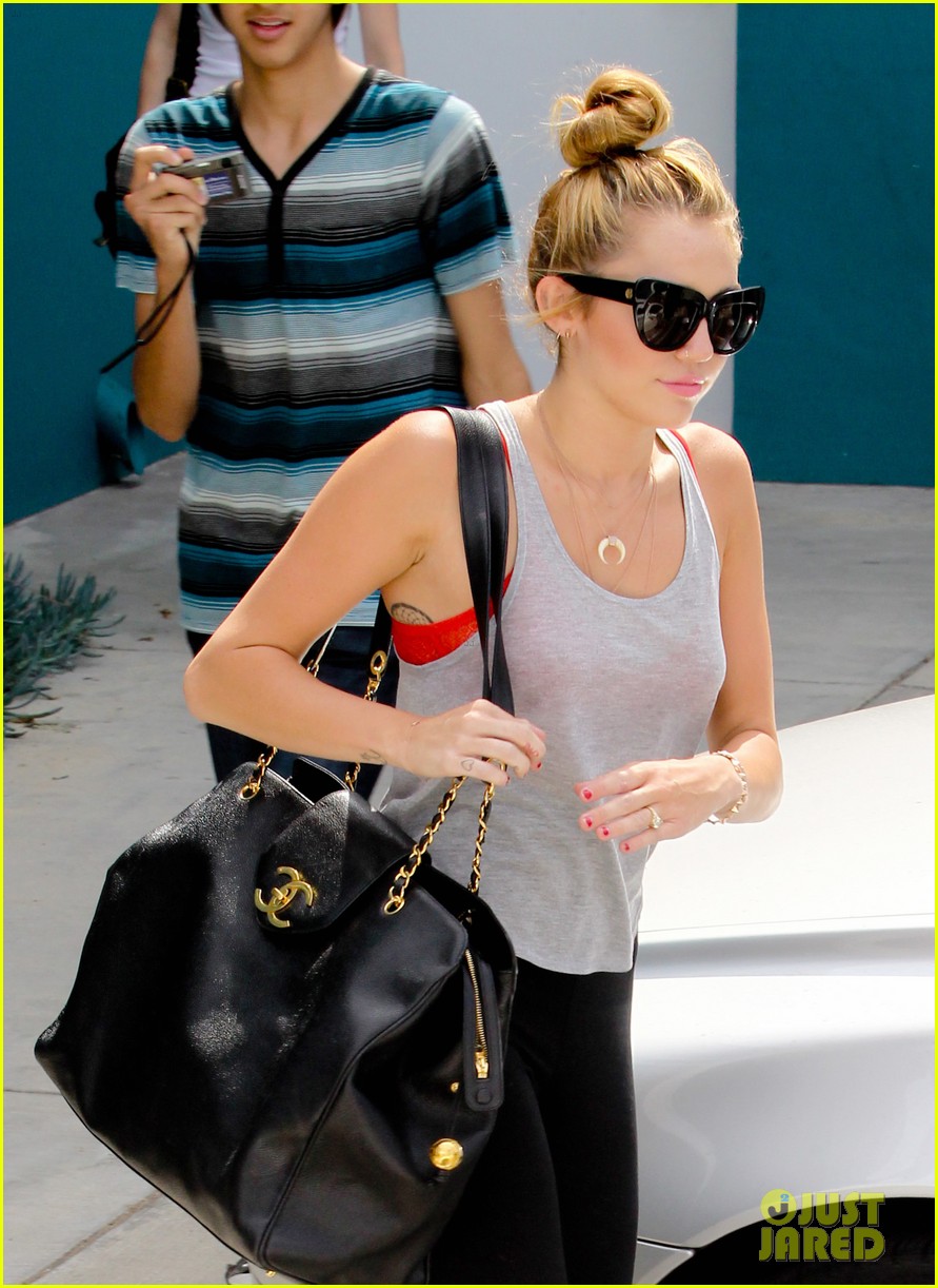 Miley Cyrus & Liam Hemsworth Pilates Pair! Photo 2687069 Liam