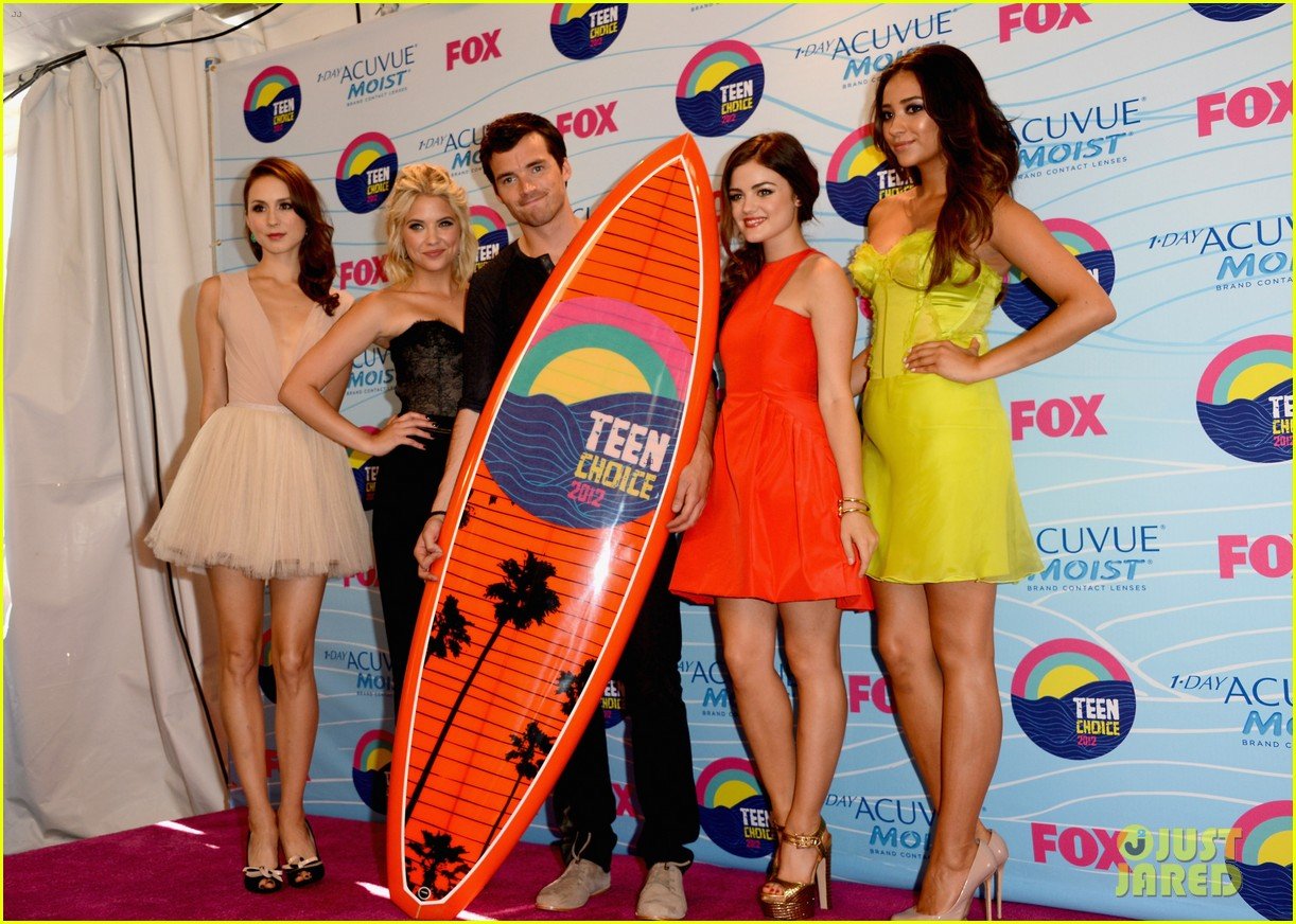 'Pretty Little Liars' Cast Teen Choice Awards 2012 Photo 2690733