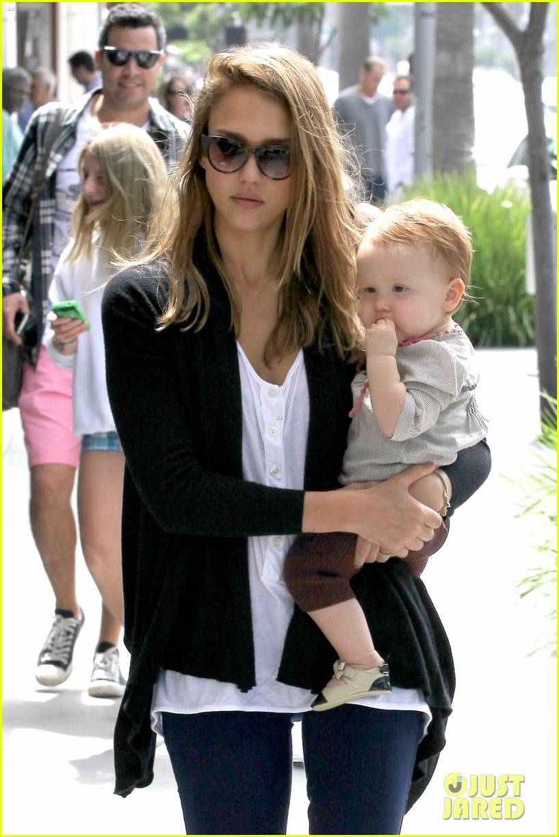 Jessica Alba Family Outing In Beverly Hills! Photo 2708277 Cash