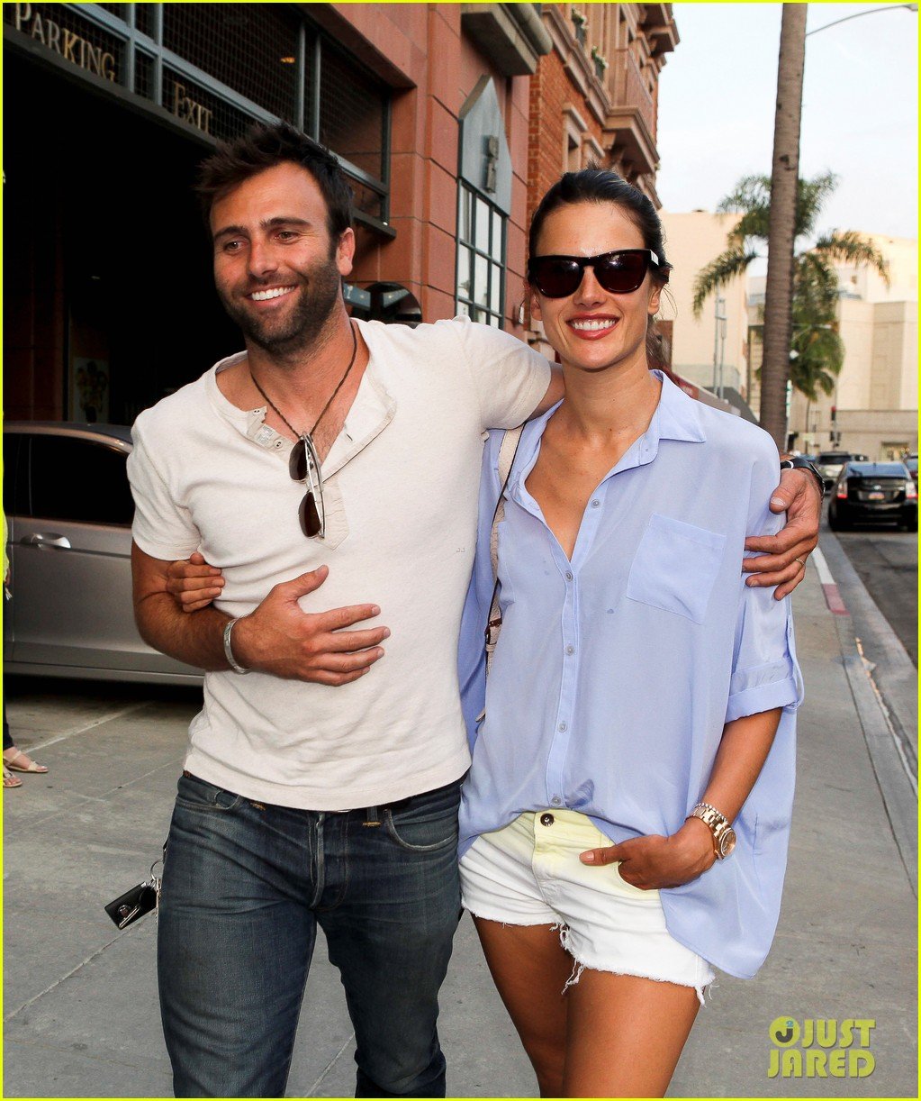 Alessandra Ambrosio: Evening Walk with Jamie Mazur!: Photo 2696564