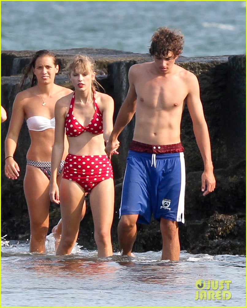 Taylor Swift Swimsuit Pics