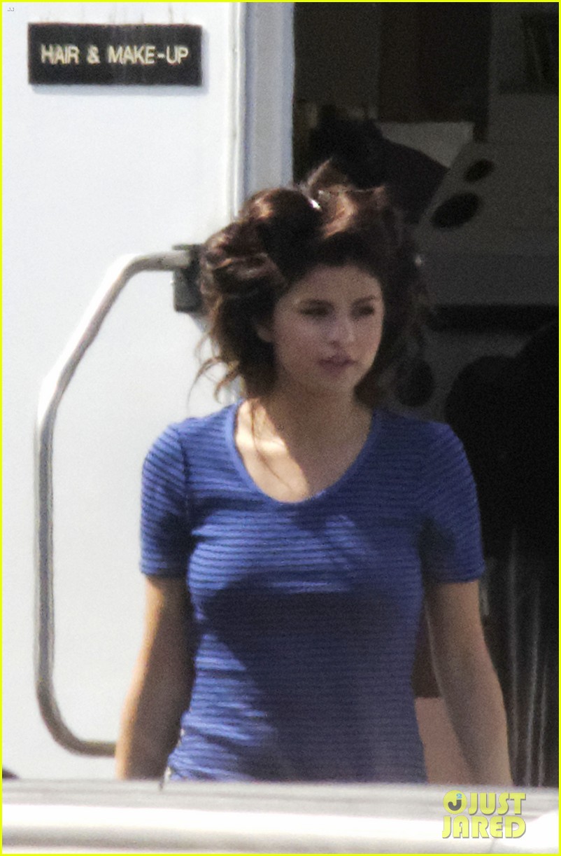 Selena Gomez: Hair-Curlers on 'Parental Guidance' Set!: Photo 2697116 | Selena  Gomez Pictures | Just Jared