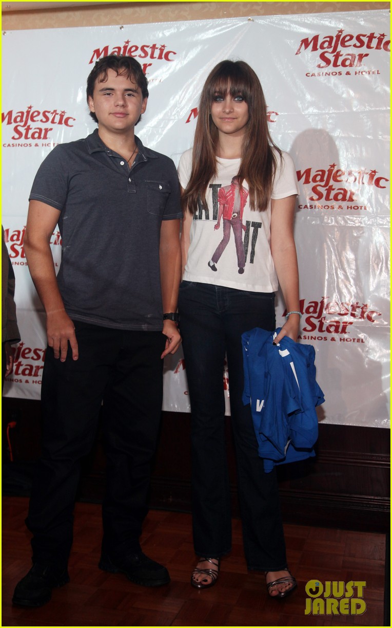 Michael Jackson's Kids Visit His Hometown on 54th Birthday Photo