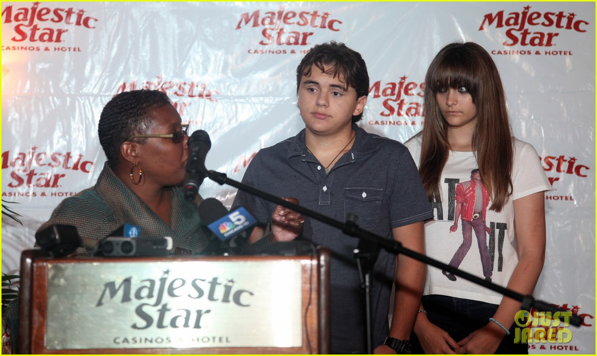 Michael Jackson's Kids Visit His Hometown on 54th Birthday Photo