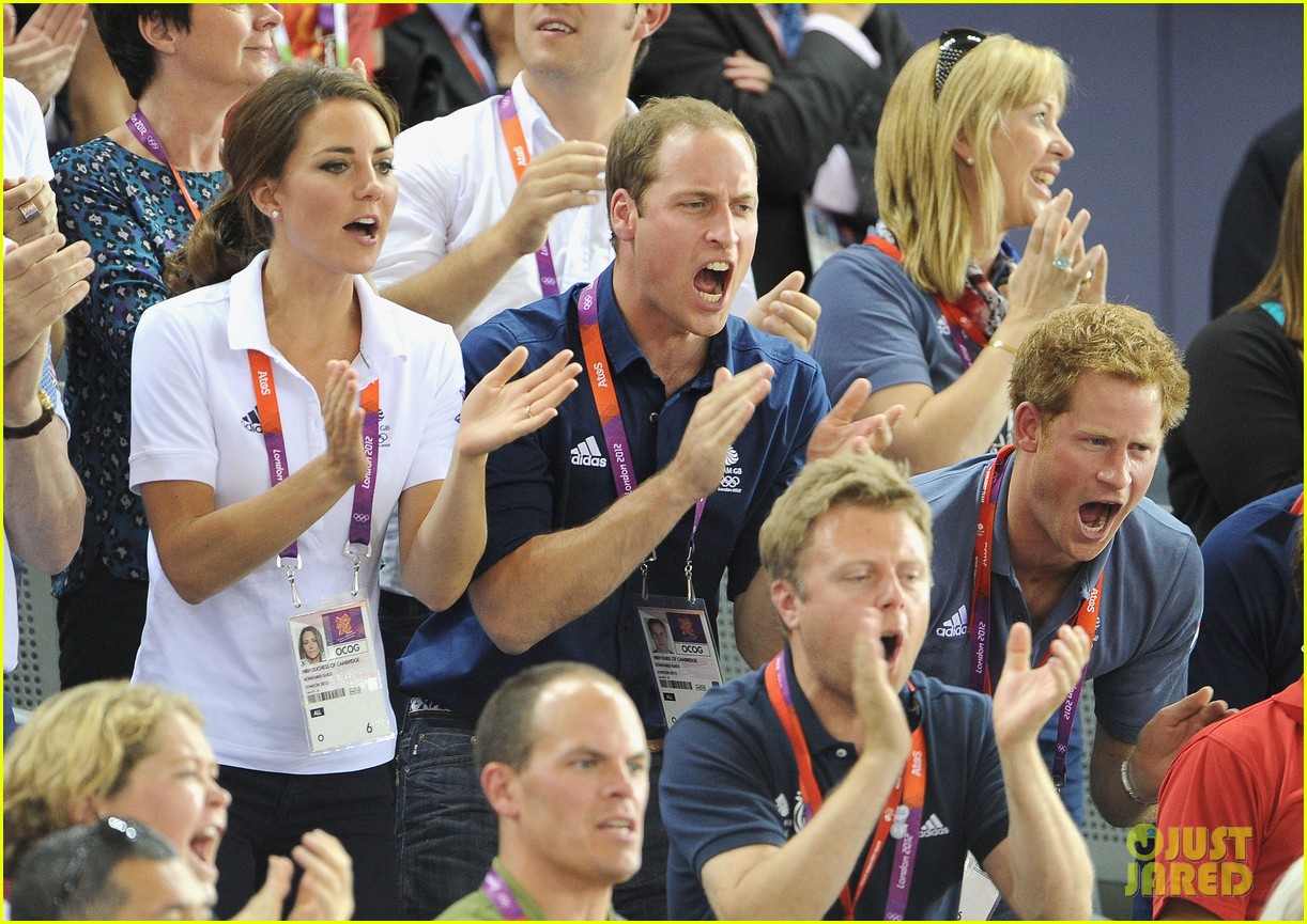 Duchess Kate & Prince William Celebrate Great Britain's Cycling Win at(01)