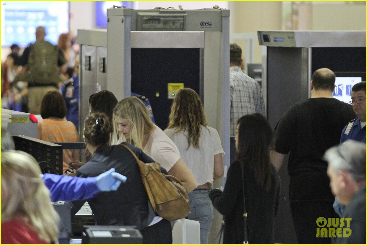 Jennifer Lawrence Flies to Atlanta for 'Catching Fire' Prep! Photo