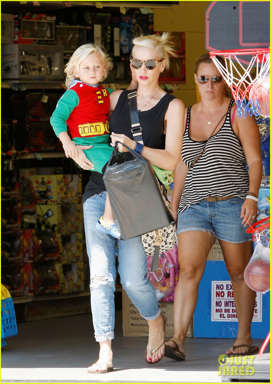 Gwen Stefani Birthday Shopping Spree with Zuma! Photo 2706299