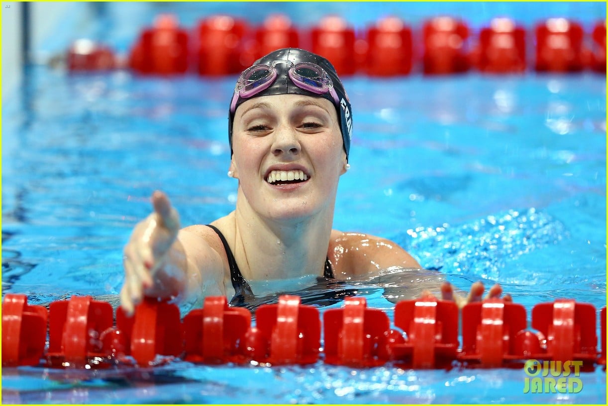 U.S. Women's Swimming Team Wins Gold in 4x200m Relay! Photo 2695435