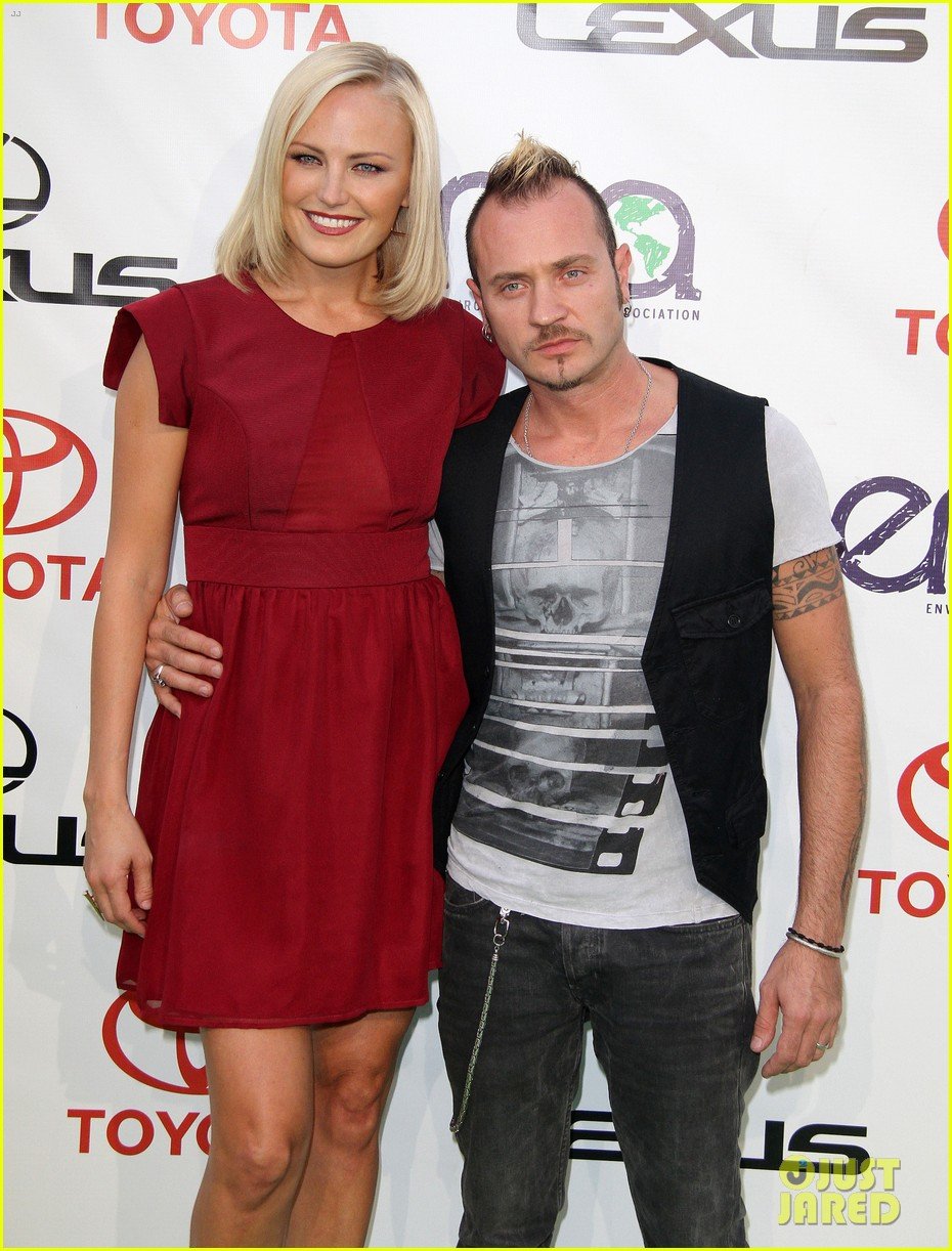 Malin Akerman Reveals Tiny Baby Bump at EMAs: Photo 2730645 | Malin
