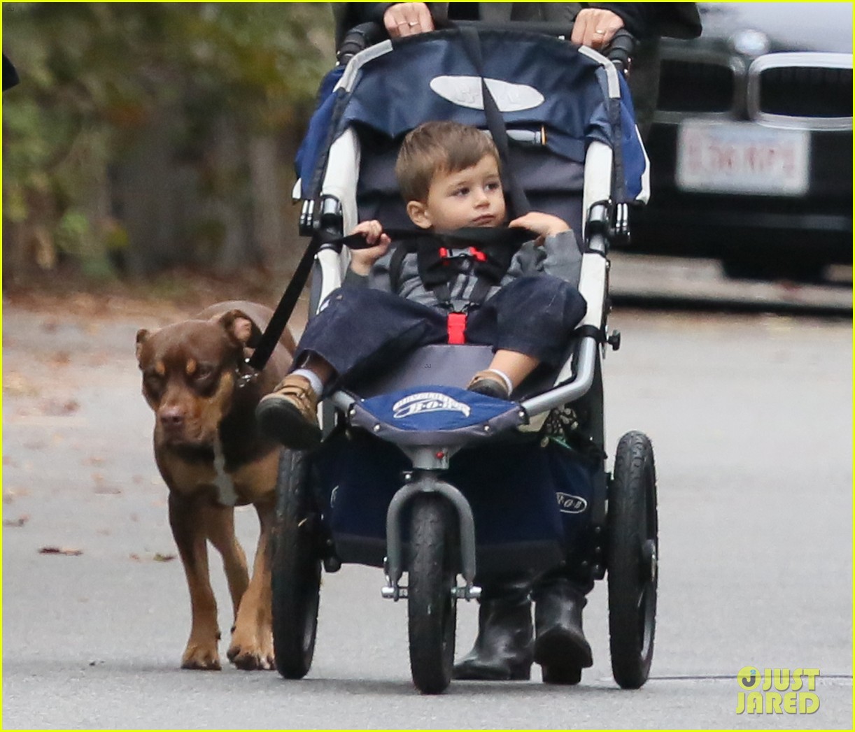 Gisele Bundchen: Saturday Stroll with Benjamin & Lua!: Photo 2726526