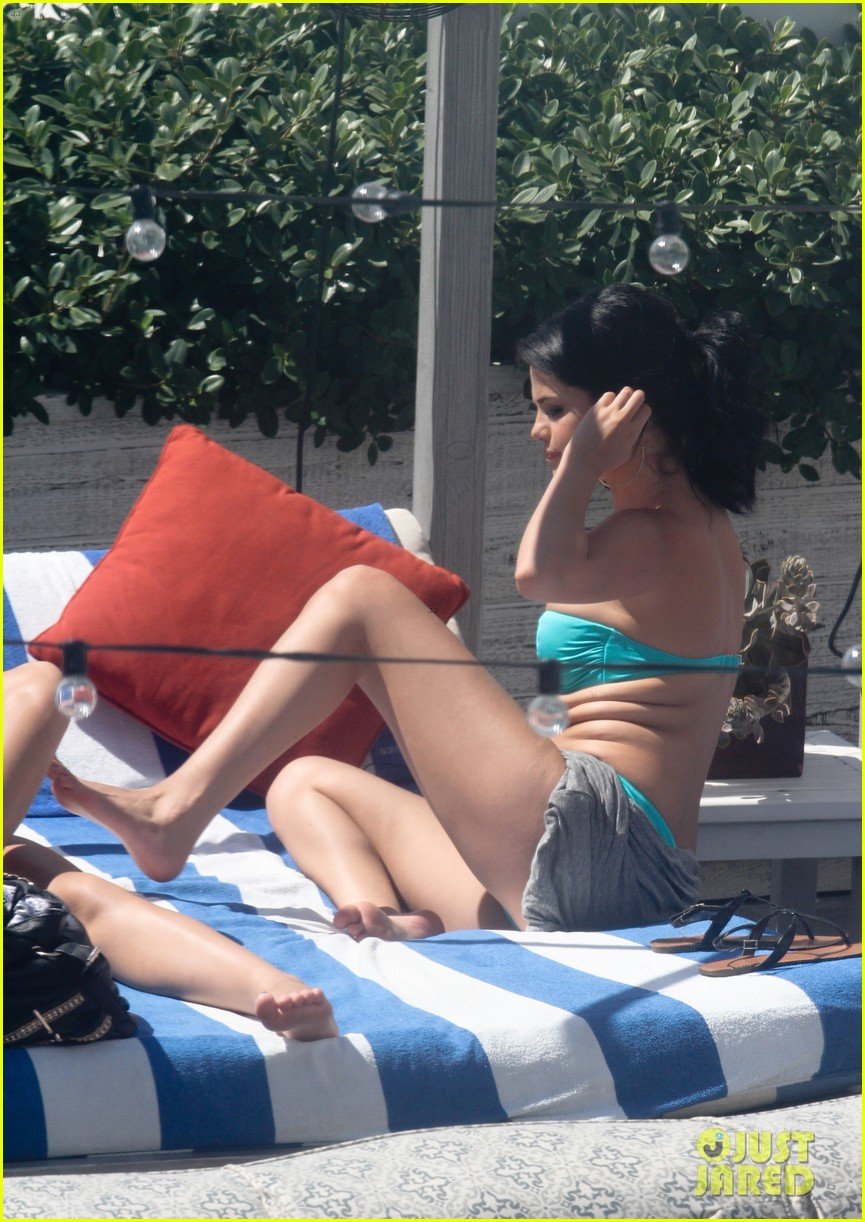 Gomez bikini selena blue Selena Gomez