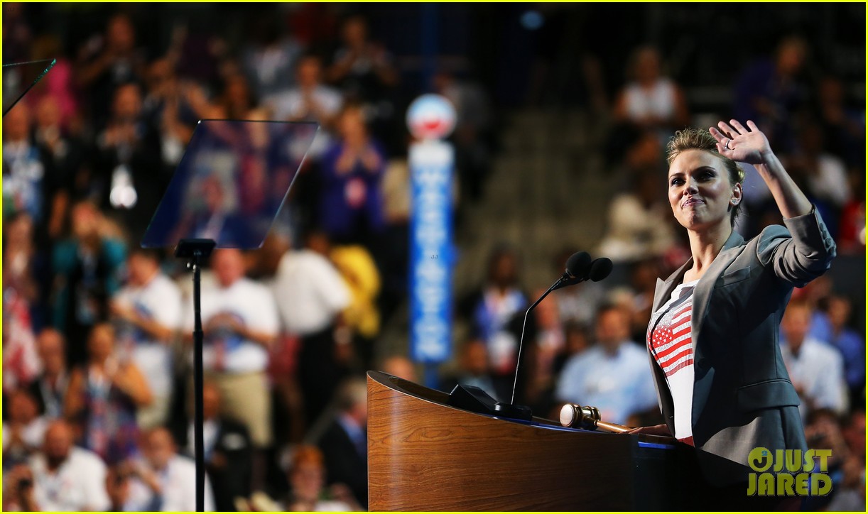 Watch Scarlett Johansson's Speech at Democratic National Convention(02)