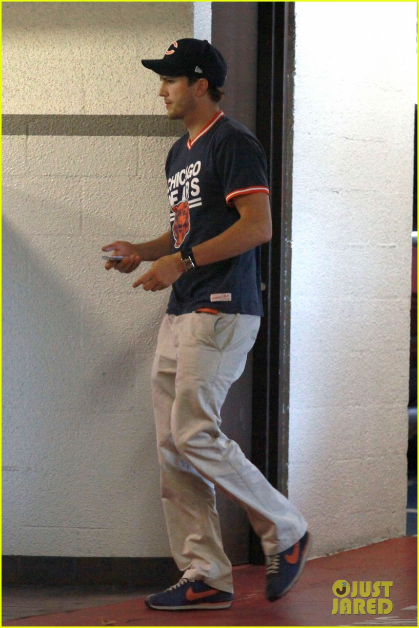 ashton-kutcher-cedar-sinai-medical-center-visit-photo-2714209