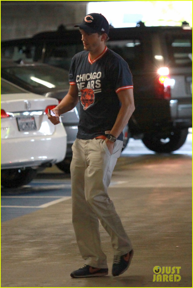 ashton-kutcher-cedar-sinai-medical-center-visit-photo-2714211
